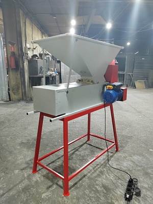 Дробилка для винограда с гребнеотделителем.